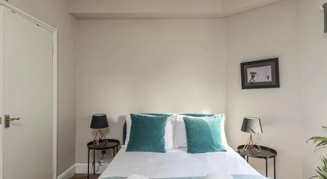 Chic 1 BR Flat, 15 min to Old Spitalfields Market, Забронировать Отель Лондон Большой Лондон, рядом с 19 Princelet St Museum