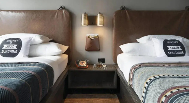 Четырёхместный номер Standard Moxy Louisville Downtown