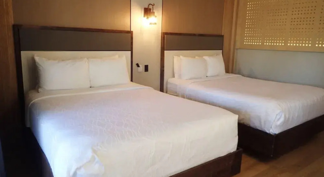 Четырёхместный номер Standard с балконом Lamp Liter Inn Visalia, an Ascend Collection Hotel