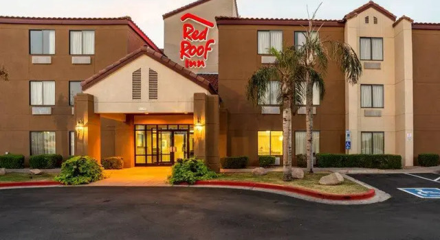 Четырёхместный номер Standard Red Roof Inn Phoenix North - I-17 at Bell Rd