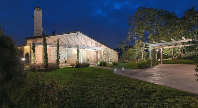 Villa Daniela by Wonderful Italy, Забронировать Вилла Коттеджи Сояно-дель-Лаго, Коттедж