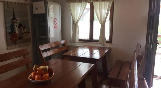 Bran White Clouds House Transylvania, Rezerwuj Hotel Hotele w Prahova Valley z parkingiem, Parking