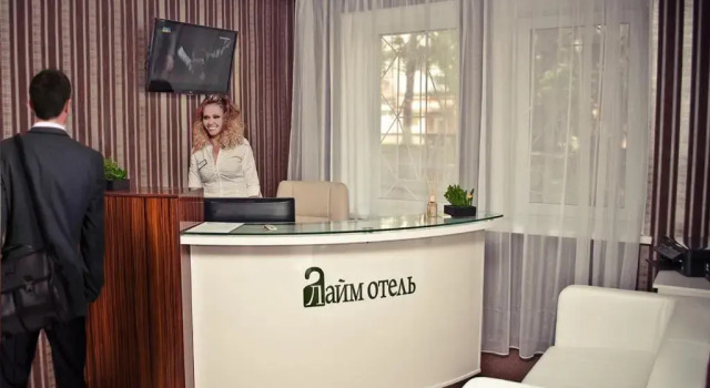 Кровать в общем номере Отель Лайм