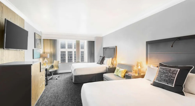 Номер Mobility / Hearing Accessible with Roll-In Shower Hilton Motif Seattle