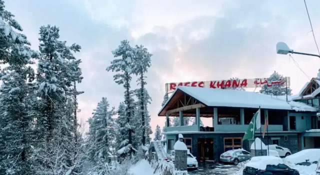 Raees Khana Hotel Nathigali, Rezerwuj Hotel Hotele w Punjab Region z parkingiem, Parking