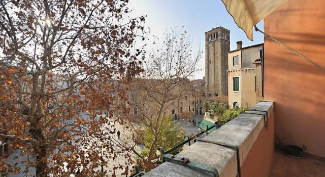 Venice Rialto Apartment With Balcony