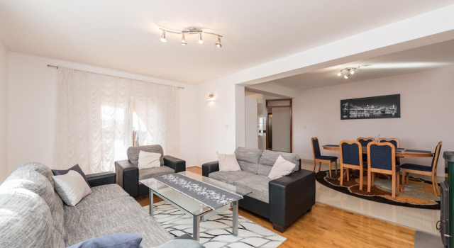 Holiday Home Lolita With Pool, Забронировать Дом для отпуска Бибинье Задарская жупания, рядом с Пляж Марина Далмация