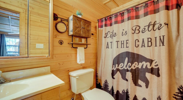 Коттедж с 3 комнатами Bryson City Vacation Rental - Hot Tub & Lake Views