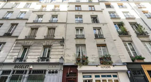 Chic Apartment With Patio - 2br/6p - Le Marais, Забронировать Апартаменты/квартира Париж Иль-де-Франс, рядом с Станция метро Rambuteau