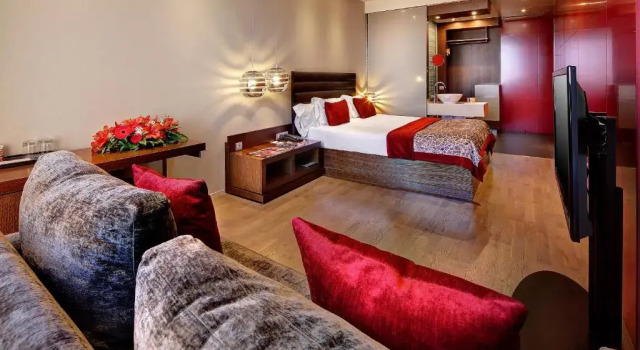 Трёхместный номер Olivia Plaza Hotel