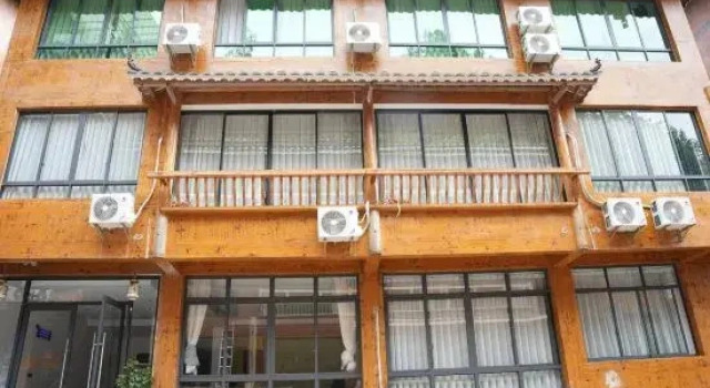 Xiangming Yueting Homestay, Prenota Hotel Qiandongnan Cina