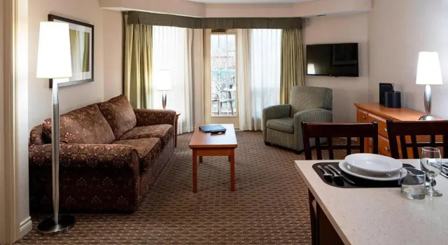 Двухместный номер Standard c 1 комнатой Delta Hotels by Marriott Grand Okanagan Resort