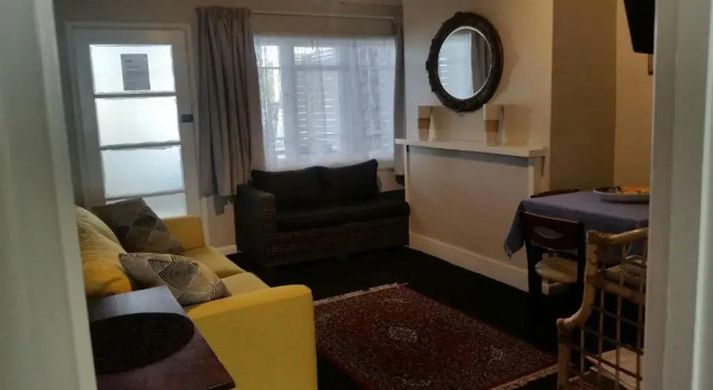 Апартаменты Nana Glad's Beach Front Accommodation