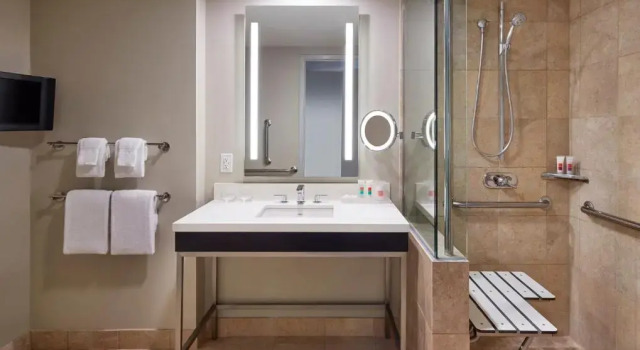 Трёхместный номер Standard The Lofton Hotel Minneapolis, Tapestry Collection by Hilton