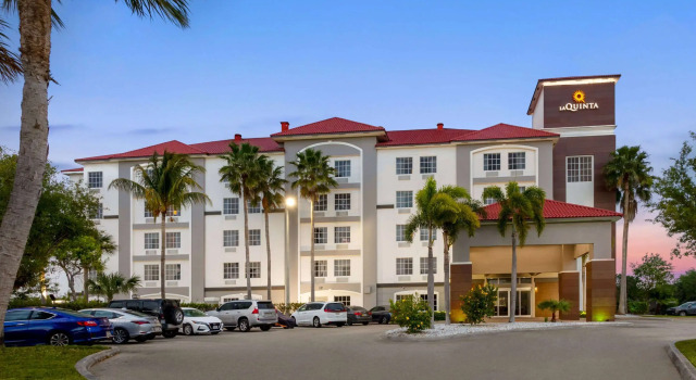 La Quinta Inn & Suites by Wyndham Ft. Pierce, Foglalás Szálloda Fort Pierce Shores Florida