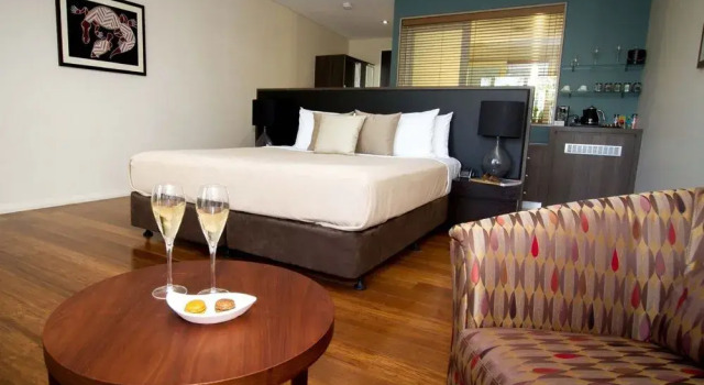 Cicada Lodge, Забронировать Отель Кэтрин 