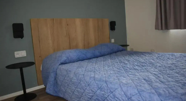 Cat'Hotel, 예약 호텔 Bourg-de-Peage Drôme
