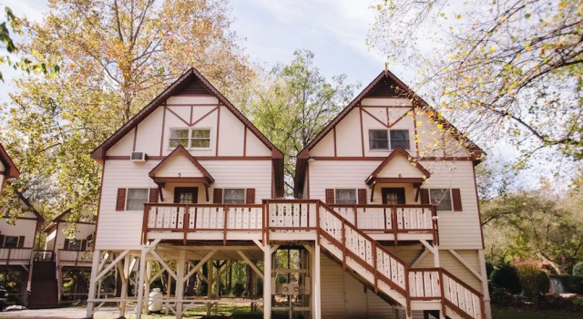 Семейный номер Standard с балконом Riverbend Motel & Cabins