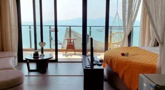 Люкс с 3 комнатами с видом на море HuiDongXunLlaoWanWuDiHaiJingApartment