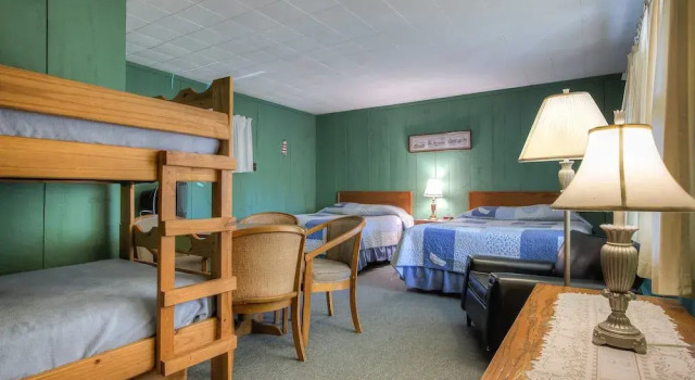 Motel in the Meadow, Book Motel Chester Vermont