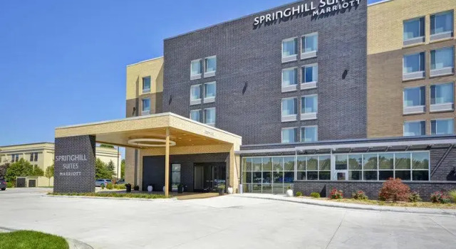 Кровать в общем номере SpringHill Suites by Marriott Cincinnati Blue Ash