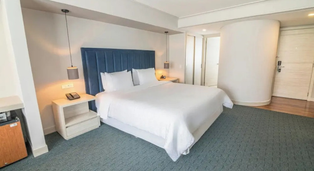Номер Deluxe Four Points by Sheraton Medellín