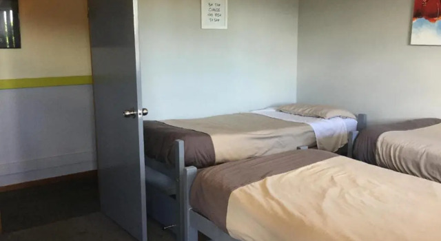 Кровать в общем номере (женский номер) Ivory Towers Backpackers Lodge