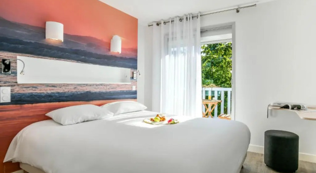 Двухместный номер Superior с балконом Les Vagues Logis Hôtel