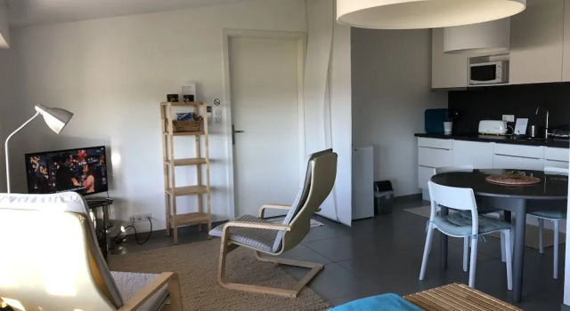 Gîte - Grand studio contemporain, Buchen Sie Hotel Bouloc 