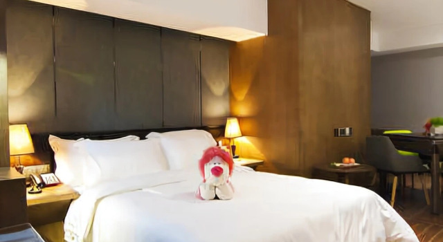 Iu Hotel Chongqing Longtou Temple North Railway Station, Prenota Hotel Hotel a Chongqing con piscina, Piscina