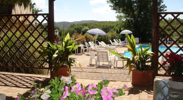 Коттедж c 1 комнатой Superior Ground Floor Apartment With Pool View