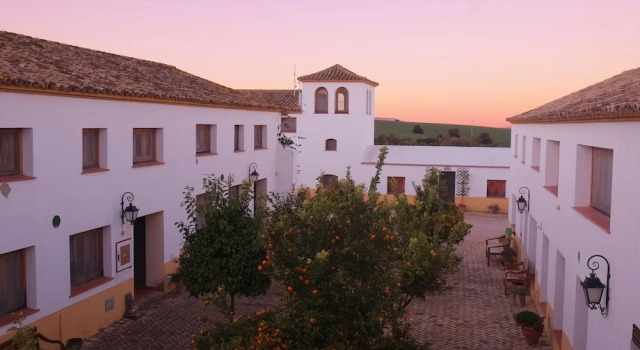 Suryalila Retreat Centre, Buchen Sie Hotel Villamartín Andalusien