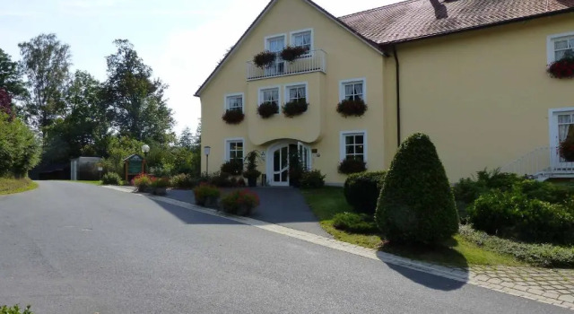 Golf-Appartement Sonnenblick, Varaa Huoneisto Hotellit Baijeri pysäköinnillä, Pysäköinti