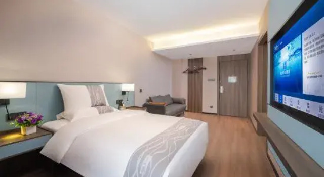 Люкс Yestour Hotel