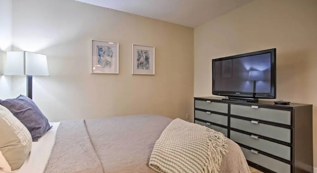Коттедж 2 Mi to Beach: Updated & Private Oakland Park Gem!