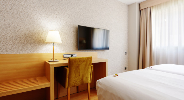 U Hotel Villa-Gomá, Забронировать Отель Romareda Сарагоса