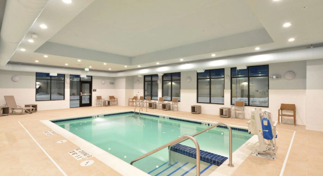 Кровать в общем номере Hampton Inn & Suites Menomonie-UW Stout