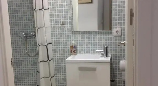 Трёхместный номер Standard с балконом и с красивым видом из окна Albergue Santiago Apostol