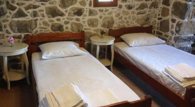 Loutra Olive Gardens Stone House #1, Prenota Hotel Mandrakion Pali