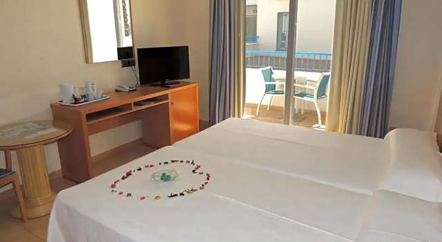 Двухместный номер Deluxe с балконом Hotel Punta del Cantal