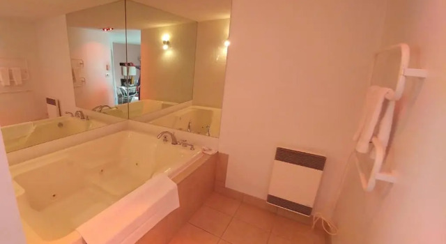 Четырёхместный люкс Hotel Motel Granby