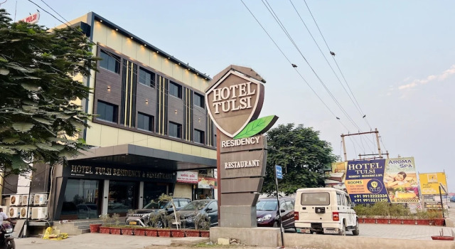 Hotel Tulsi Residency, Забронировать Отель Бхудж штат Гуджарат