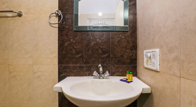 Номер Premium Via Hemkunt Mansion - Nr Noida Sector-15 Metro