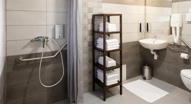 Четырёхместный номер Standard Logis Hôtel Restaurant Les Cèdres