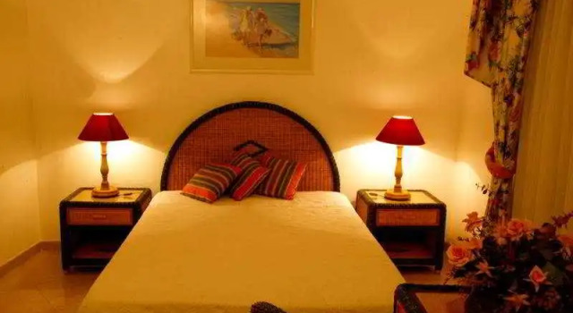 Apartamentos Turisticos Coral do Vau, Book Lejlighed Hoteller i Vau med pool, Swimmingpool