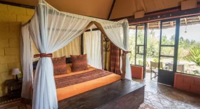 Rhino Watch Safarilodge, Book Hotel SPA Hotels in Central, SPA