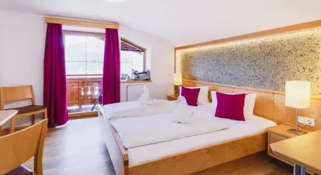 Номер Standard Panorama Hotel Guggenbichl - inkl Sommerkarte, einmaliger Eintritt ins Tauern Spa & bester Ausblick über Kaprun