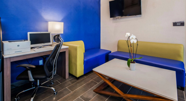 Best Western Plus Stadium Inn, Buchen Sie Hotel Hotels in New York State mit Parkplatz, Parkplätze