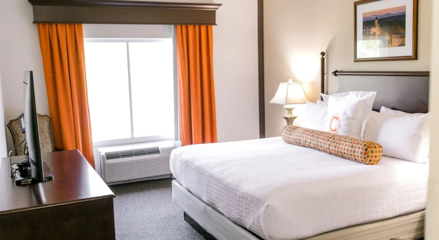 Двухместный номер Premier James F. Martin Inn