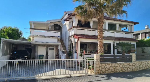 Apartment with a balcony and sea view - santek - AE1097